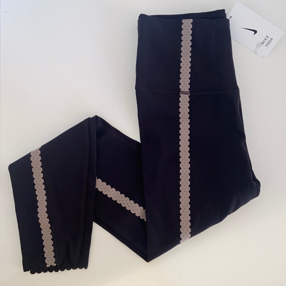 NIKE LUXE YOGA LEGGINGS